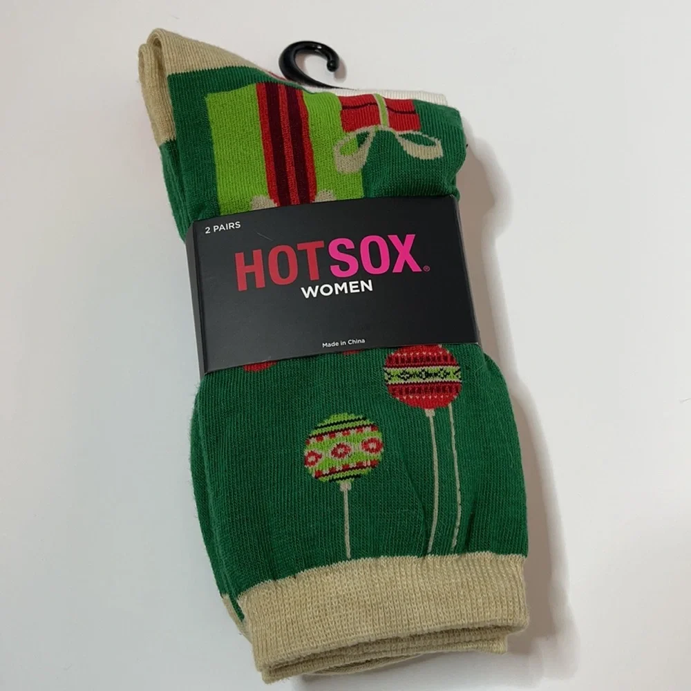 Hot Sox and Legale 4 Pairs Assortment of Christmas Holiday Socks